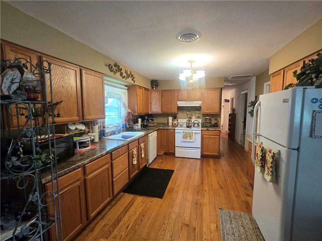 634 W Lindsey Street — photo 1