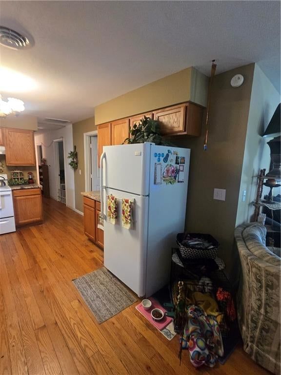 634 W Lindsey Street — photo 2