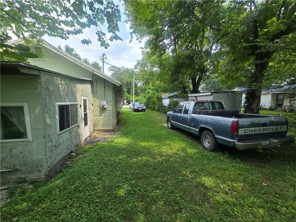 634 W Lindsey Street — photo 13