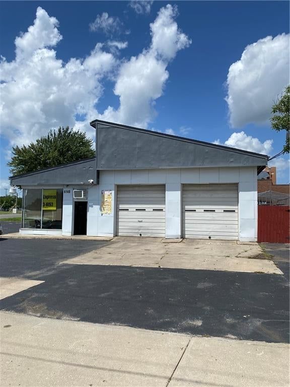 6140 Blue Ridge Boulevard — photo 1