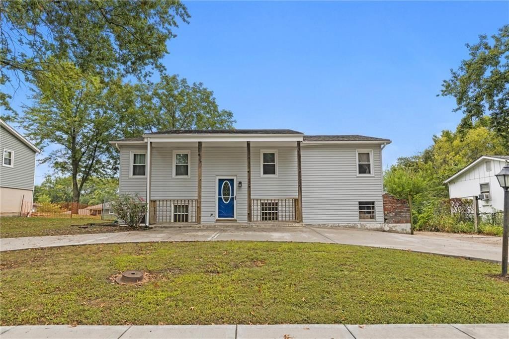 408 NE Richardson Place — photo 1