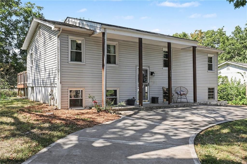 408 NE Richardson Place — photo 3