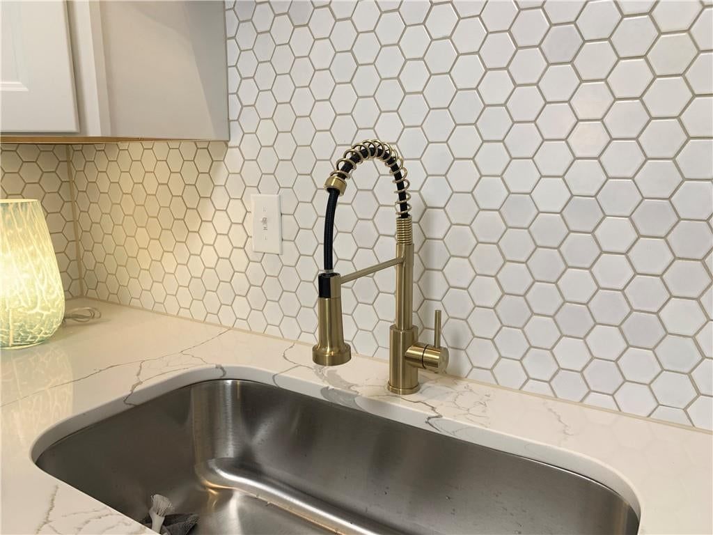 1404 W Stone Boulevard — photo 8