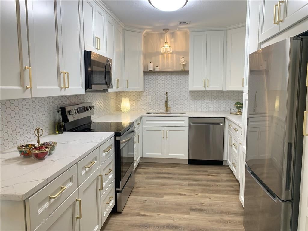 1404 W Stone Boulevard — photo 9