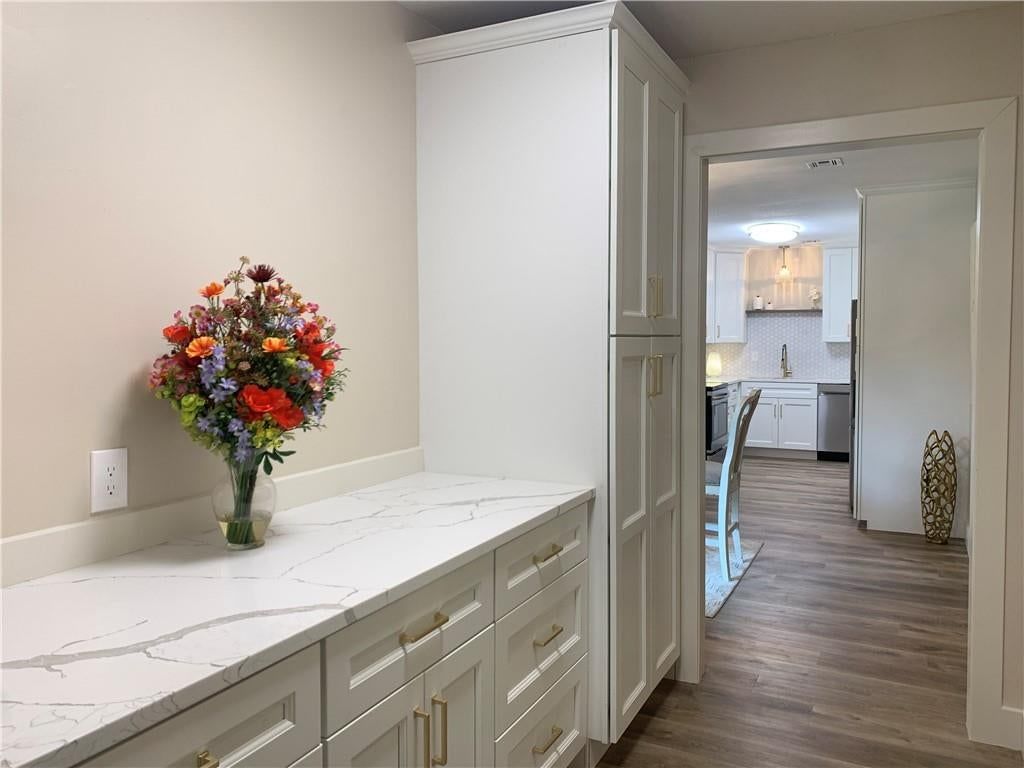 1404 W Stone Boulevard — photo 11
