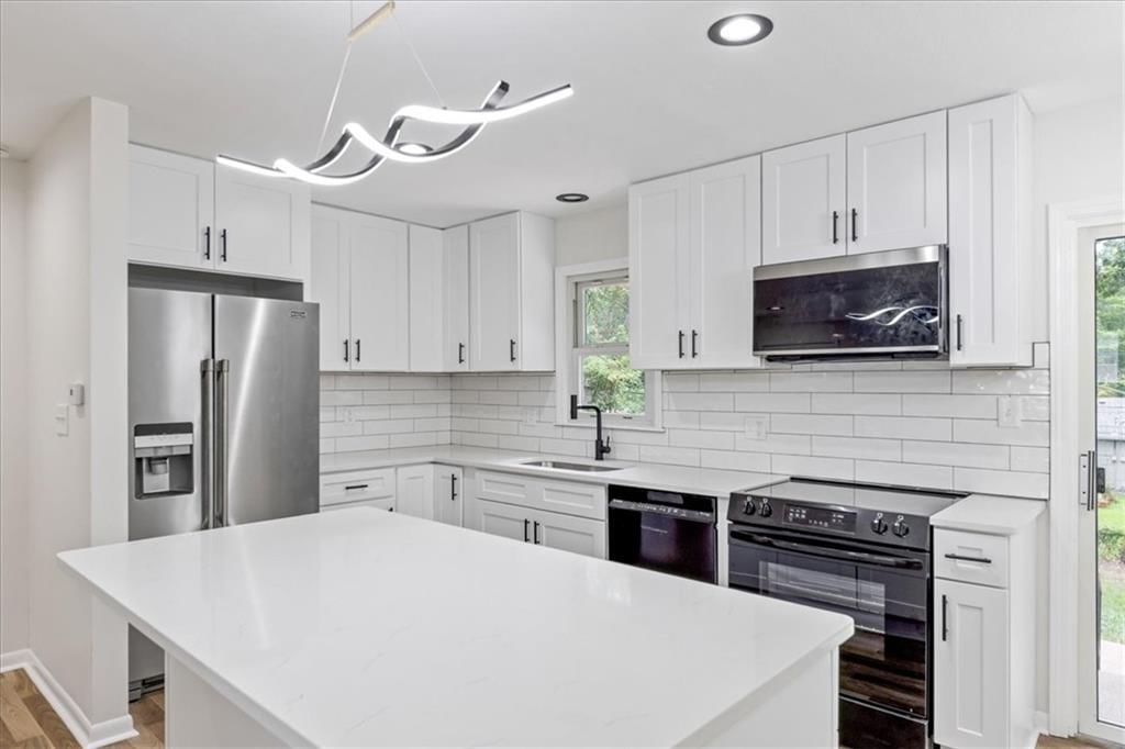 Photo 9 of 24 - 8907 Blue Ridge Boulevard, Kansas City, MO 64138