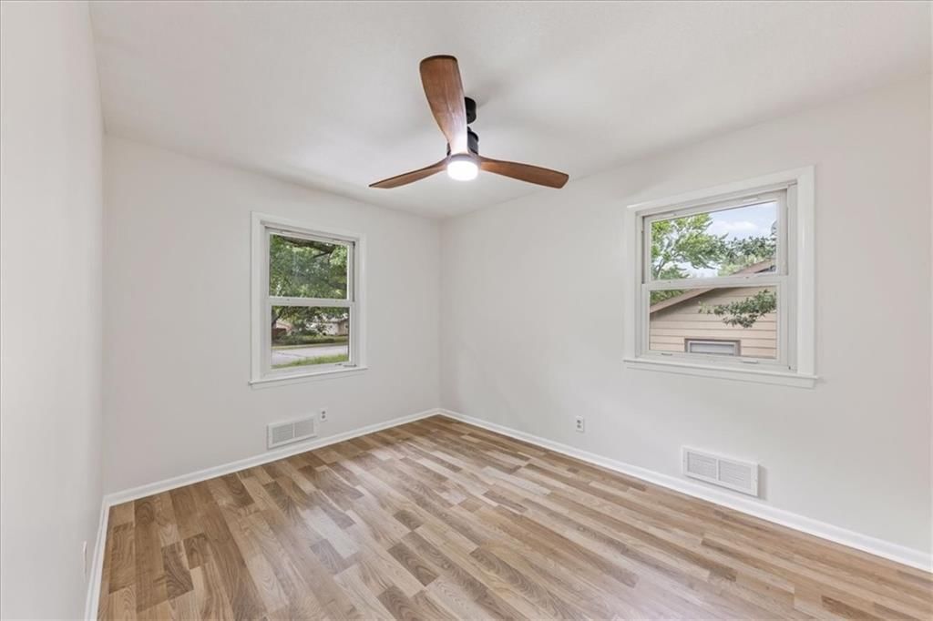 Photo 14 of 24 - 8907 Blue Ridge Boulevard, Kansas City, MO 64138