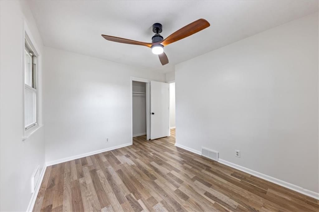 Photo 15 of 24 - 8907 Blue Ridge Boulevard, Kansas City, MO 64138
