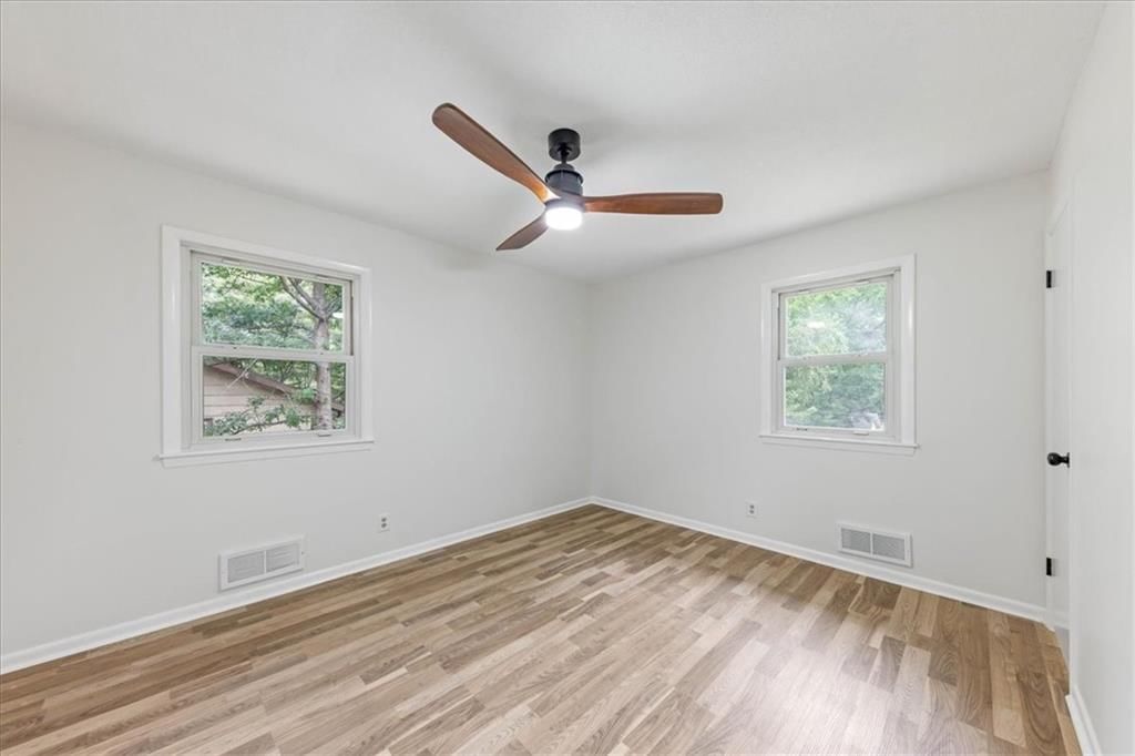 Photo 17 of 24 - 8907 Blue Ridge Boulevard, Kansas City, MO 64138
