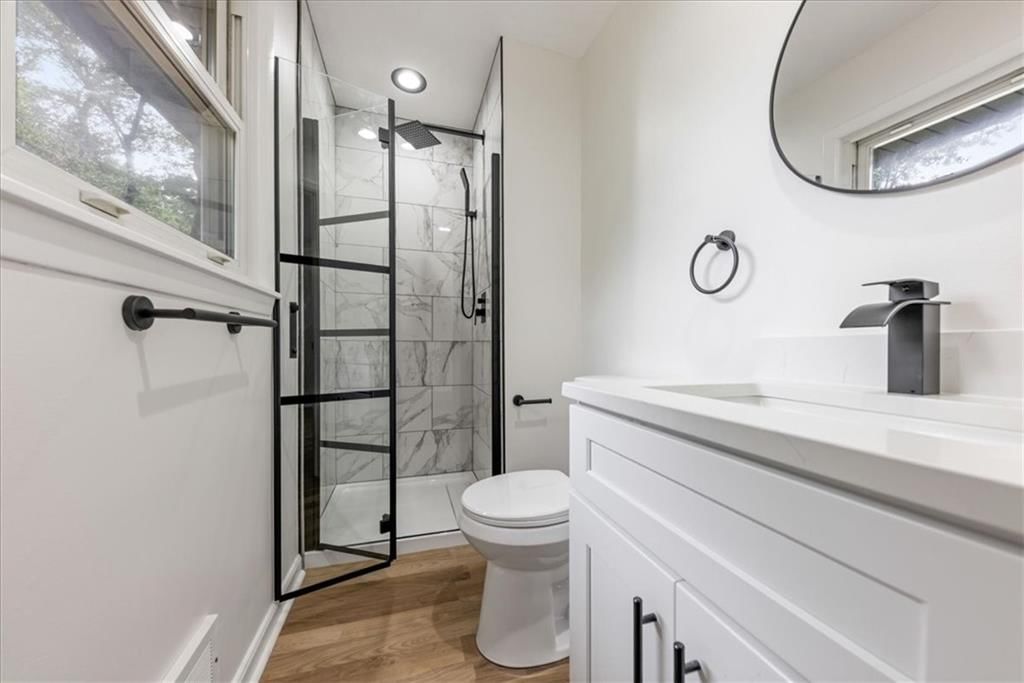 Photo 19 of 24 - 8907 Blue Ridge Boulevard, Kansas City, MO 64138