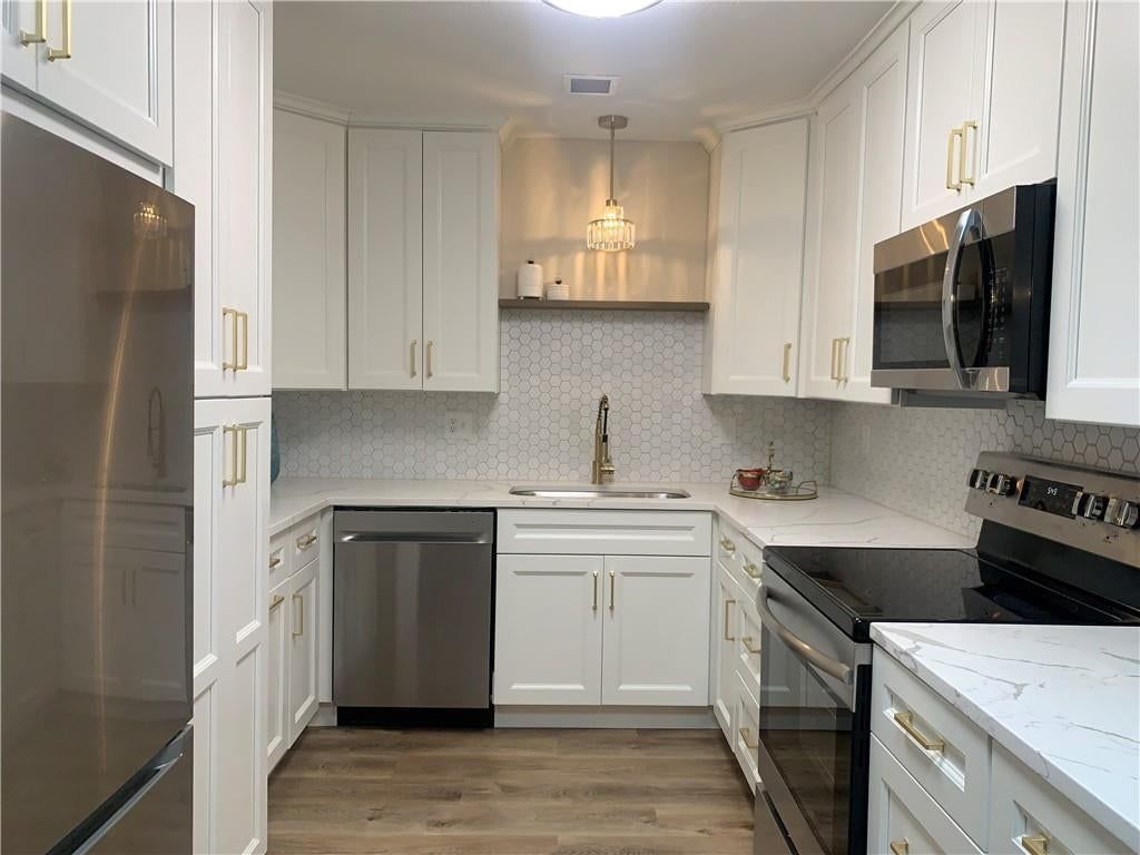 1406 W Stone Boulevard — photo 6