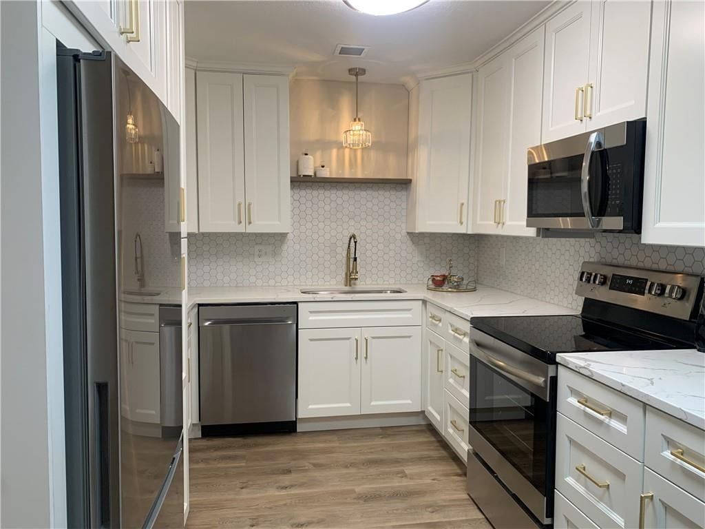 1406 W Stone Boulevard — photo 8