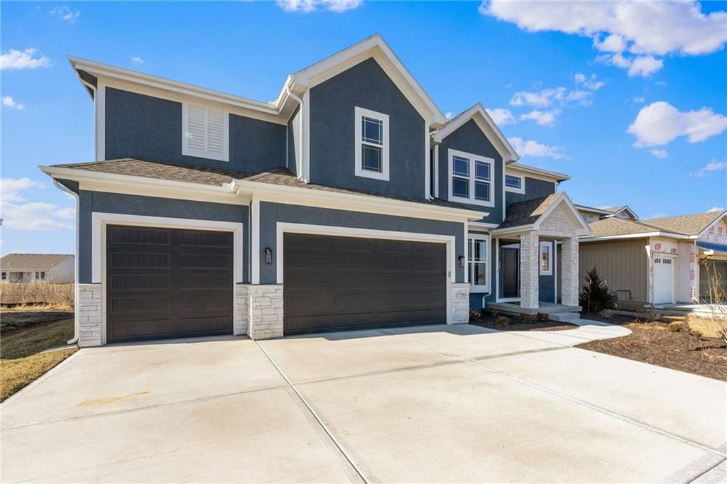 17415 W 164th Terrace, Olathe, KS: listing photo 2