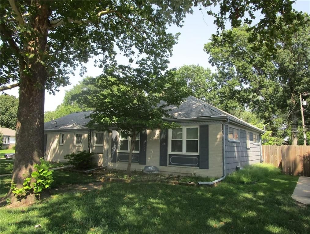 600 S Edgemere Drive, Olathe, KS: listing photo 3