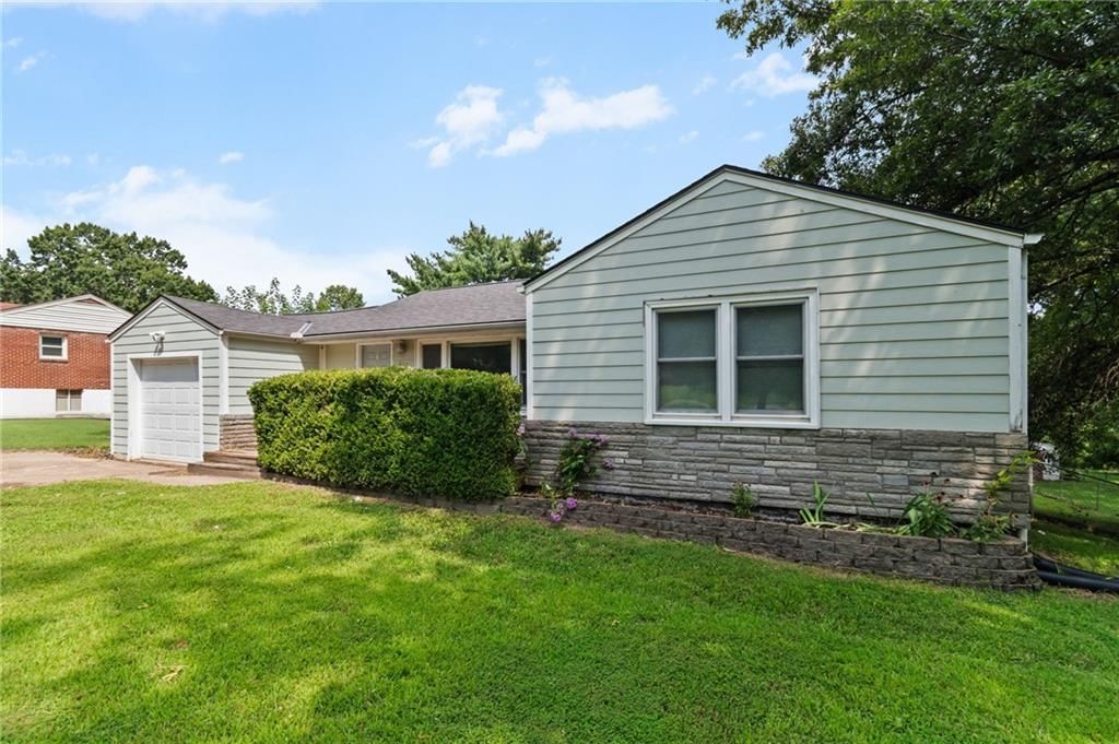 612 NE 81st Terrace — photo 3