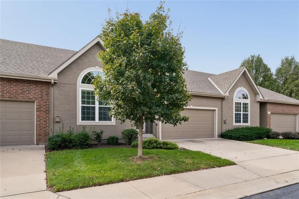 15621 W 61st Street, Shawnee, KS: listing photo 2