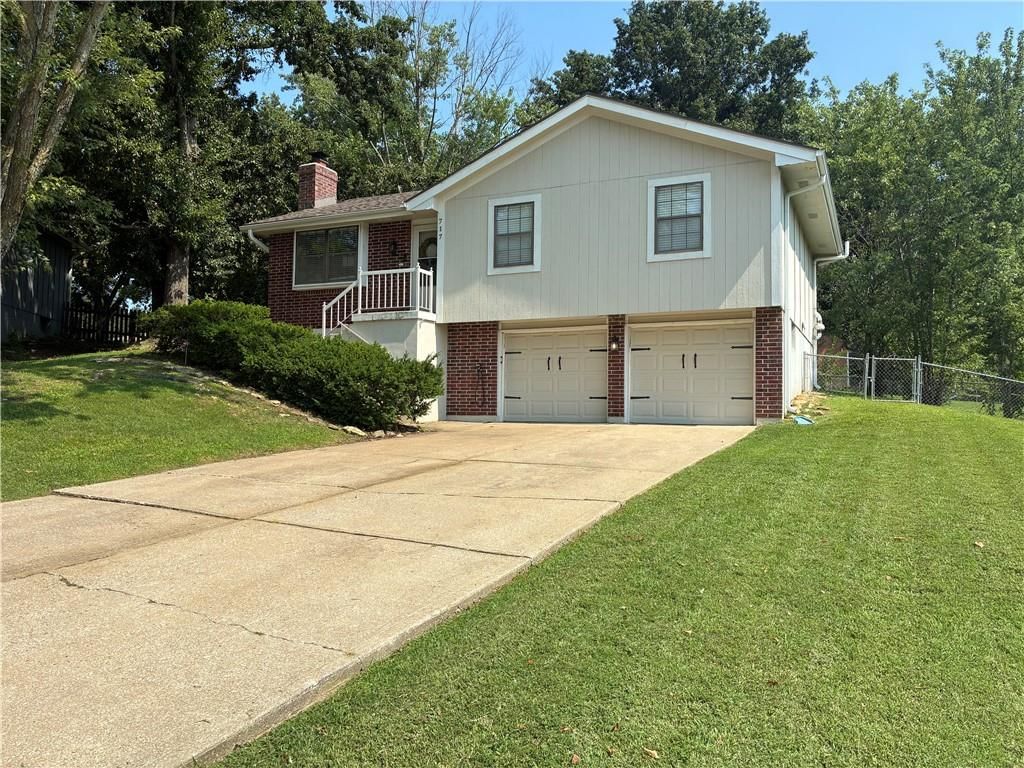 717 SE Parkwood Court — photo 2