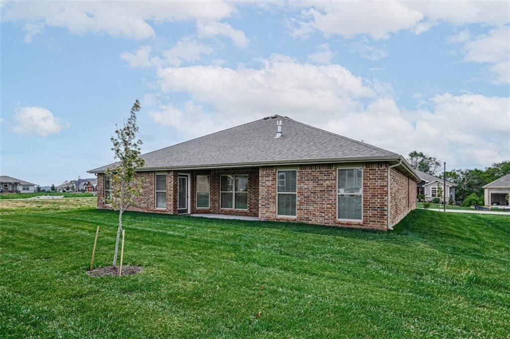 12928 Sewell Avenue — photo 2