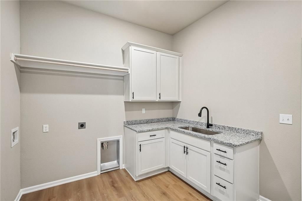 12920 Sewell Avenue — photo 15