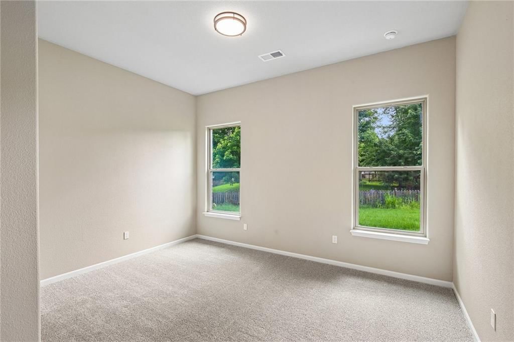 12920 Sewell Avenue — photo 32