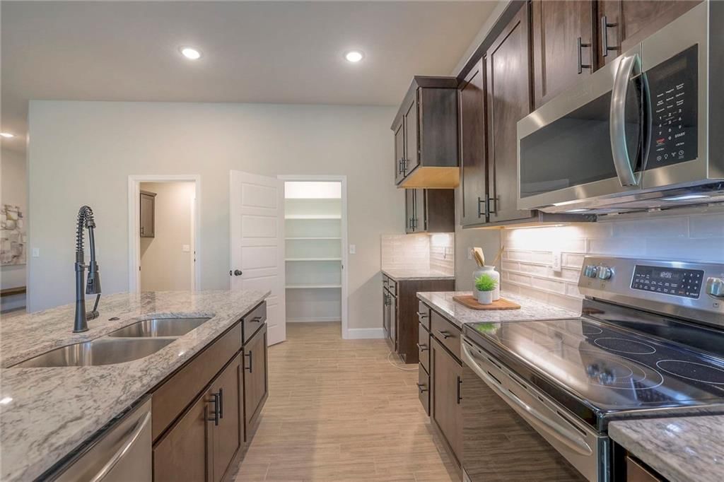12912 Sewell Avenue — photo 4