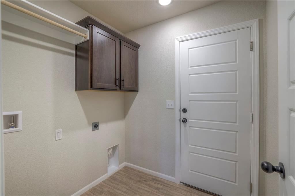 12912 Sewell Avenue — photo 32