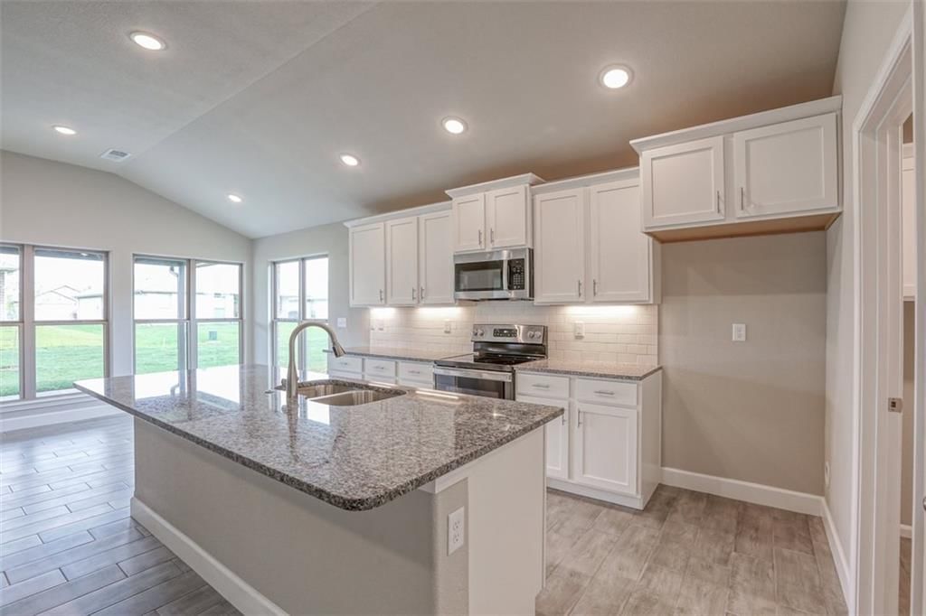 12916 Sewell Avenue — photo 5