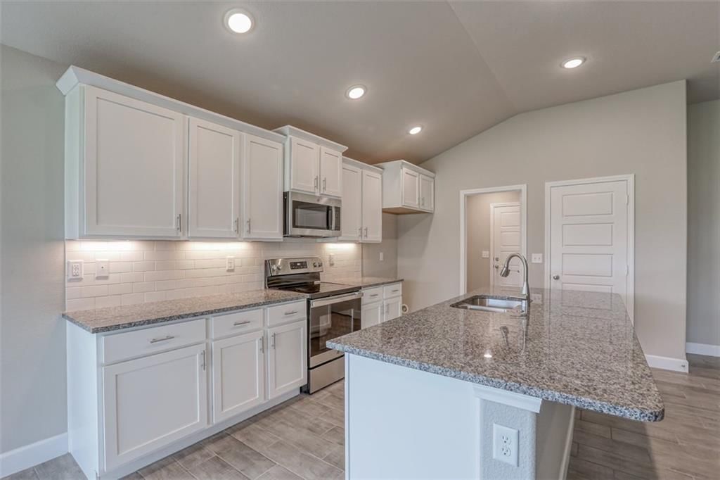 12916 Sewell Avenue — photo 6