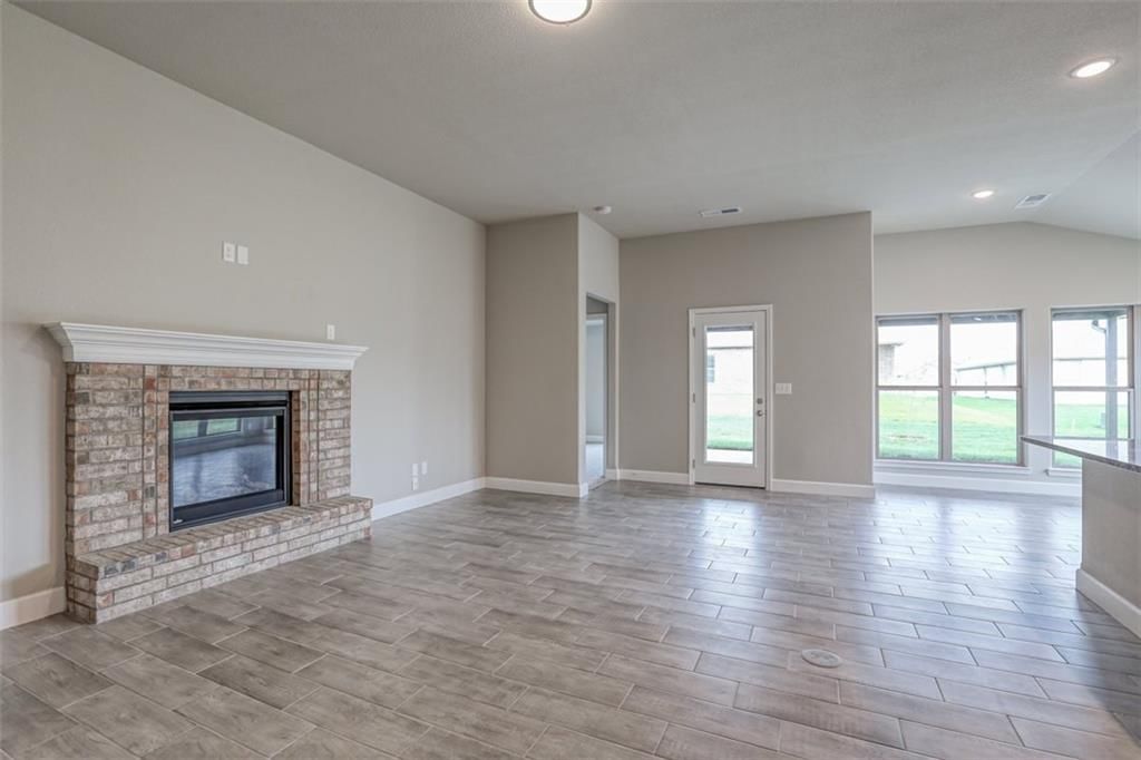 12916 Sewell Avenue — photo 13