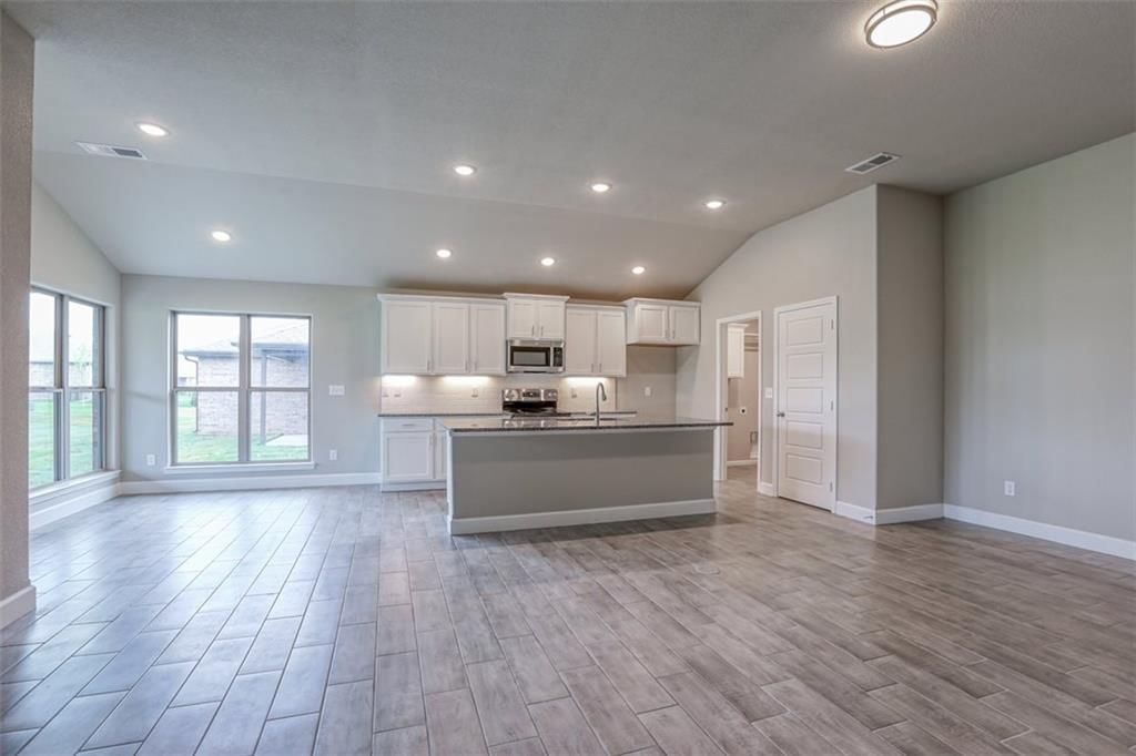 12916 Sewell Avenue — photo 15