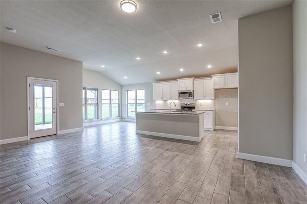 12916 Sewell Avenue — photo 16