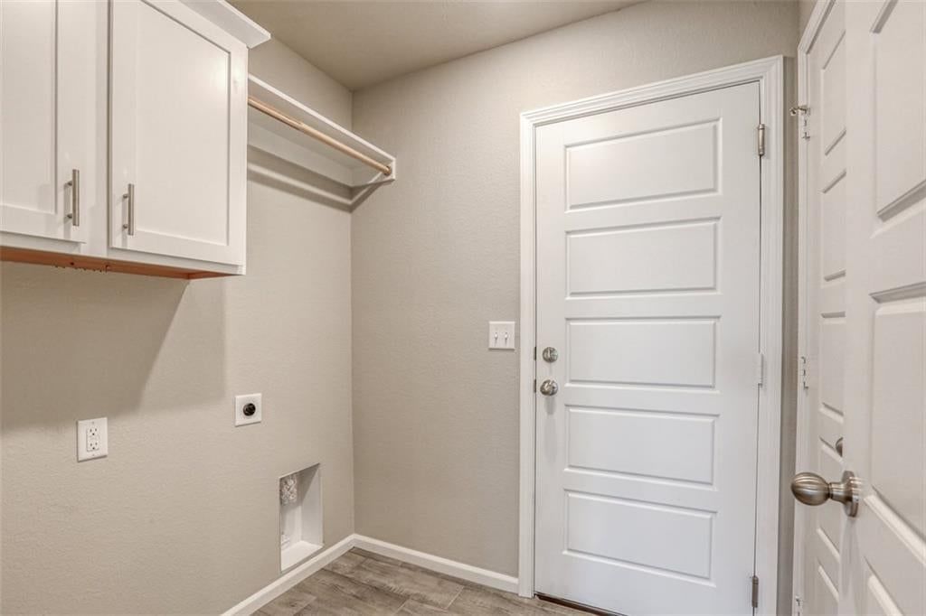 12916 Sewell Avenue — photo 25