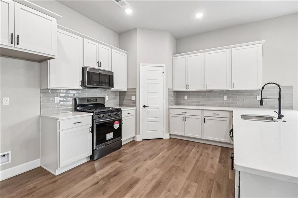 12909 Sewell Avenue — photo 6