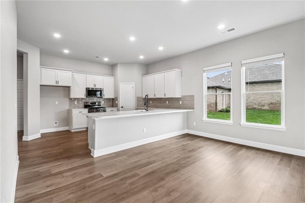 12909 Sewell Avenue — photo 8