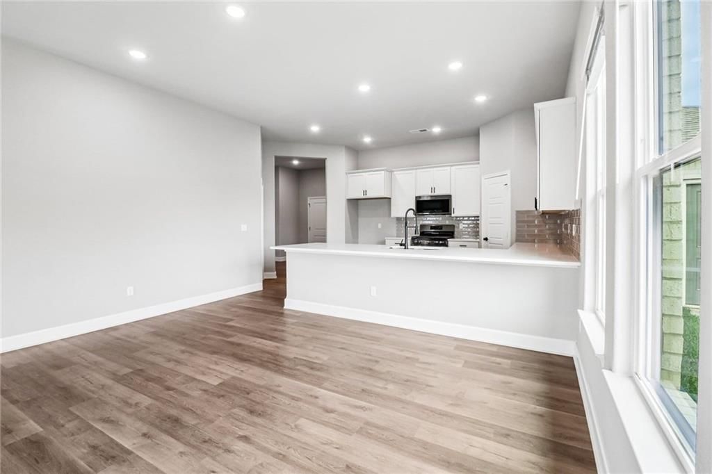 12909 Sewell Avenue — photo 9