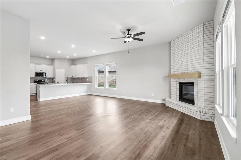 12909 Sewell Avenue — photo 13