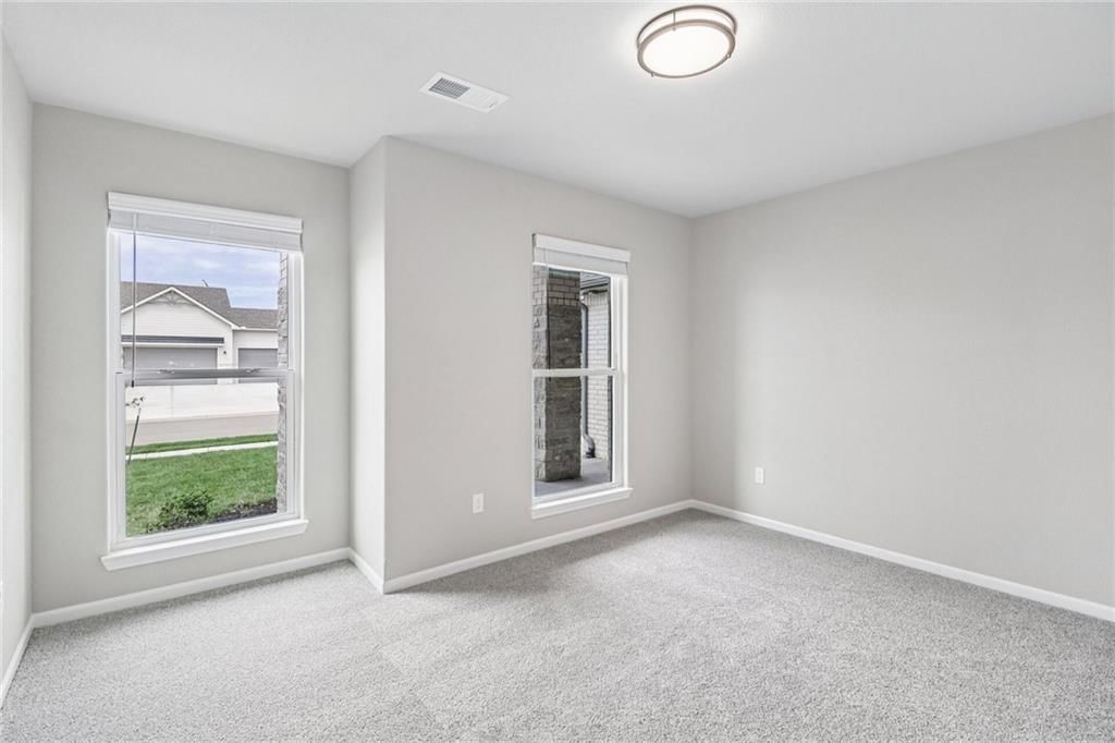 12909 Sewell Avenue — photo 24