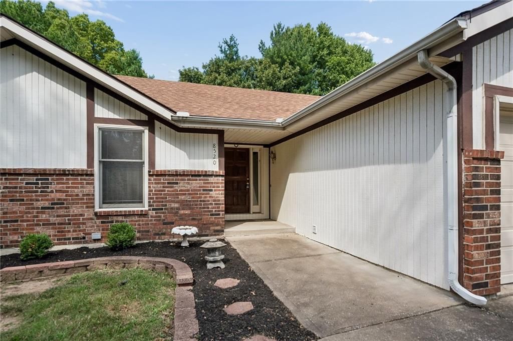 8520 N Campbell Street — photo 3