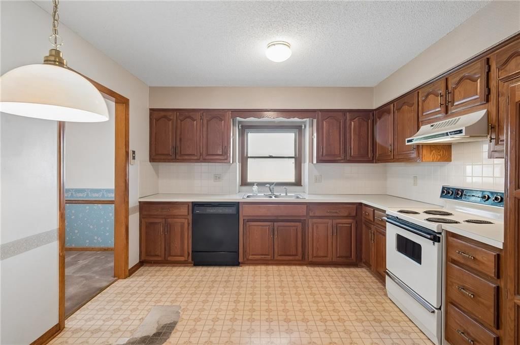 8520 N Campbell Street — photo 10