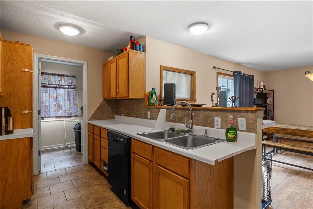 Photo 10 of 25 - 906 N 8th Street, Leavenworth, KS 66048