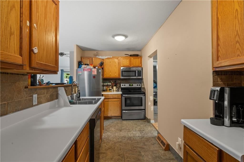 Photo 12 of 25 - 906 N 8th Street, Leavenworth, KS 66048