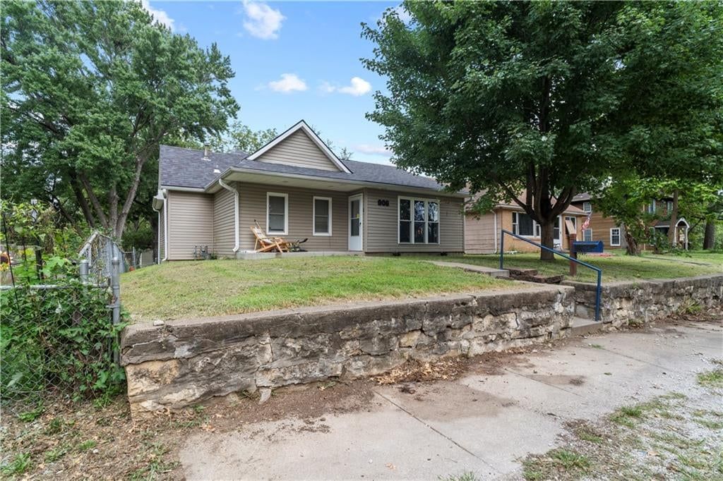 Photo 16 of 25 - 906 N 8th Street, Leavenworth, KS 66048
