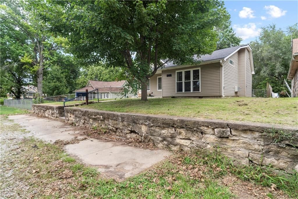 Photo 18 of 25 - 906 N 8th Street, Leavenworth, KS 66048