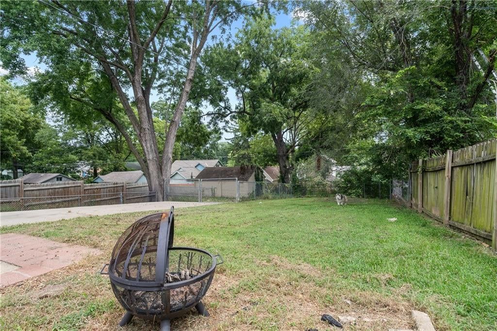 Photo 22 of 25 - 906 N 8th Street, Leavenworth, KS 66048