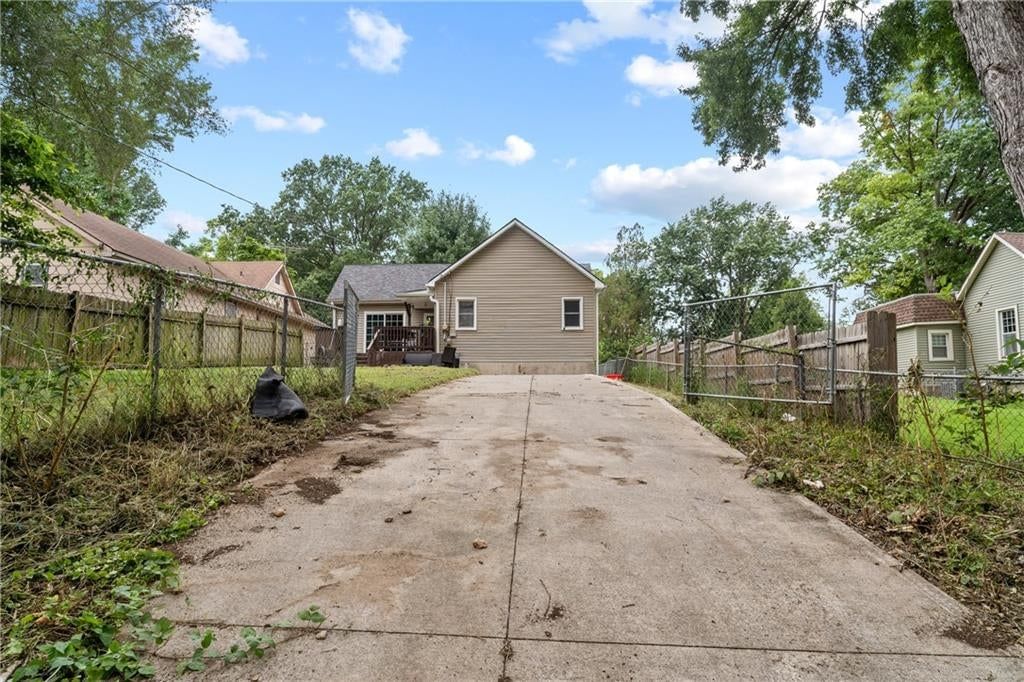 Photo 23 of 25 - 906 N 8th Street, Leavenworth, KS 66048