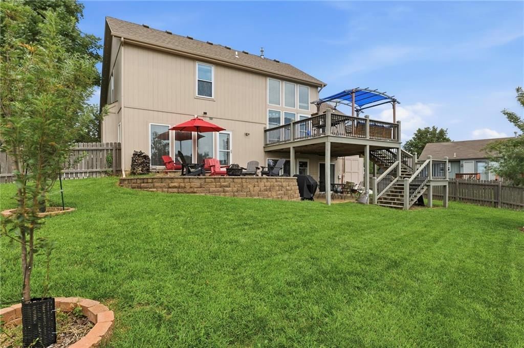 Photo 4 of 34 - 519 Holt Drive, Liberty, MO 64068