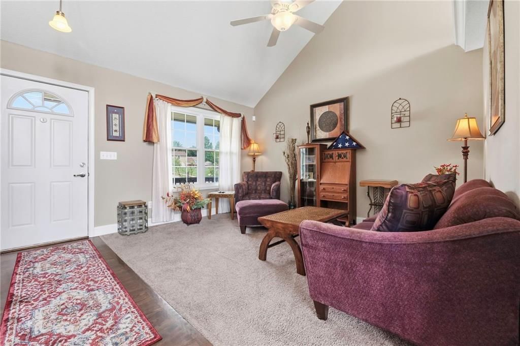 Photo 6 of 34 - 519 Holt Drive, Liberty, MO 64068