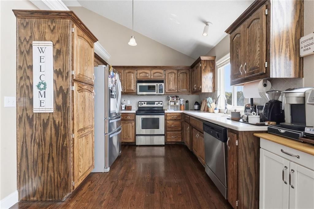Photo 10 of 34 - 519 Holt Drive, Liberty, MO 64068