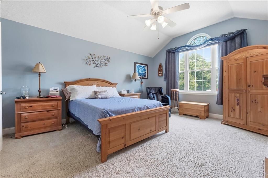 Photo 14 of 34 - 519 Holt Drive, Liberty, MO 64068