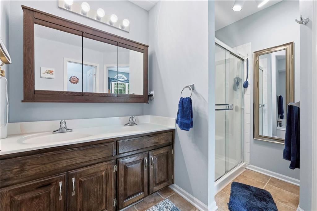 Photo 16 of 34 - 519 Holt Drive, Liberty, MO 64068